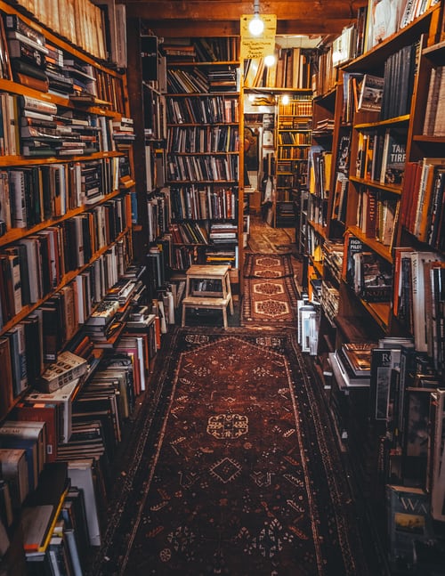 اهمیت وجودی مغازه کتابفروشی